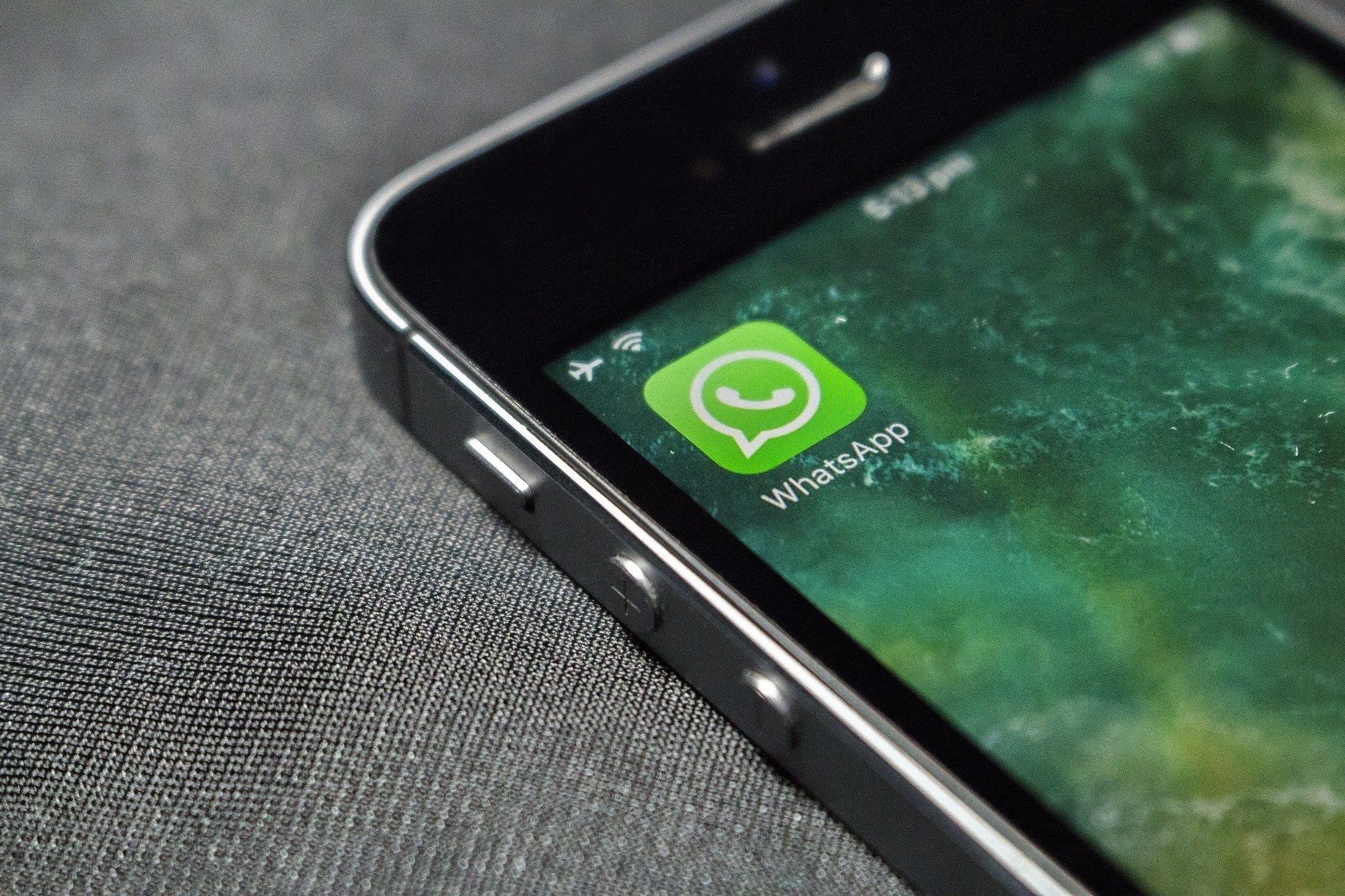 Aplicacion para escuchar hotsell los audios de whatsapp
